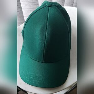 Aritzia- TNA cap